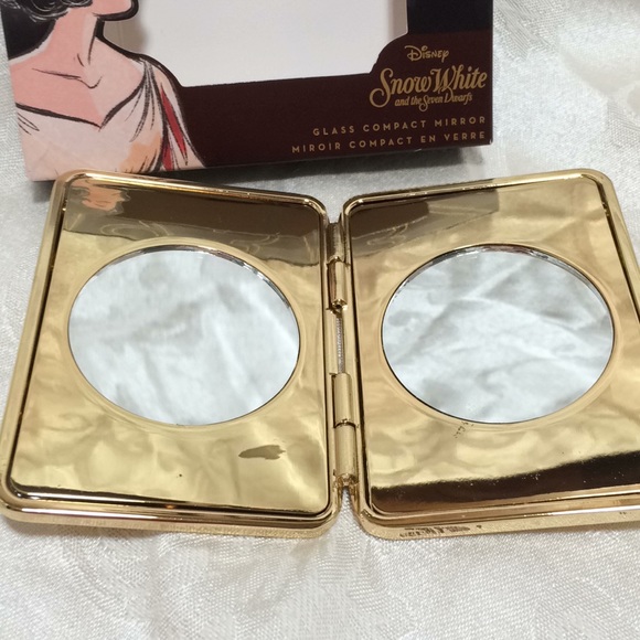 1937 Disney Snow White Compact - Picture 3 of 5